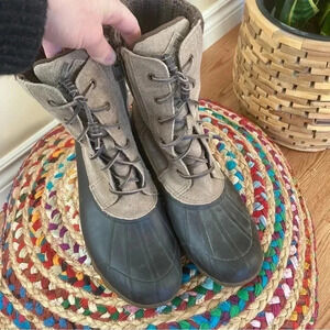 Sperry suede duck  lace boots